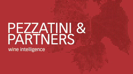 Logo Pezzatini & Partners su sfondo rosso con scritta “wine intelligence”